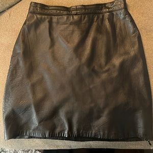Fabulous straight lined leather mini skirt size 6